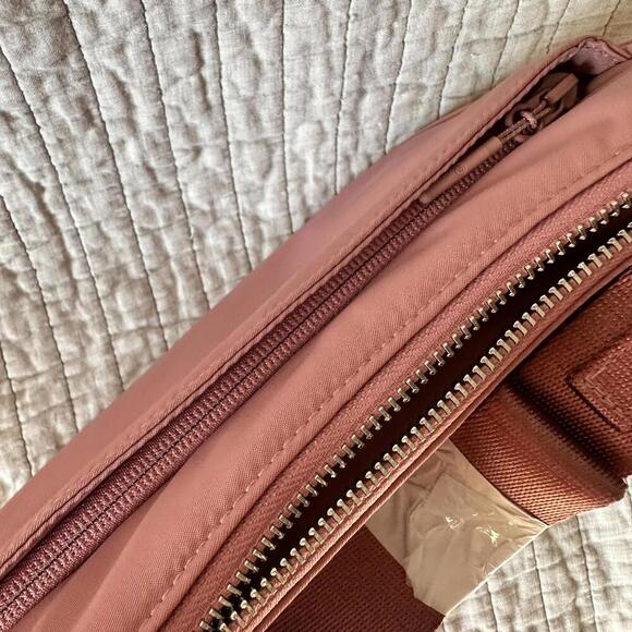 NWT Lululemon City Essentials Small Shoulder Bag 3L - Deco Pink DCOP - Picture 6 of 6